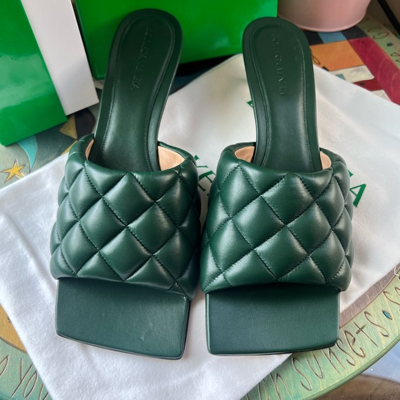 SOLD🤍🌸 FINAL SALE💚no offers BOTTEGA VENETA pibe green padded sandals 🌸 - Picture 11 of 13